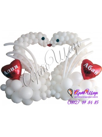 Фигура «Лебеди свадебные» из воздушных шаров